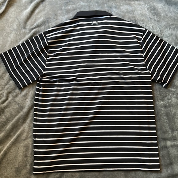 Men’s Under Armor Golf Shirt XL Loose - Picture 3 of 3